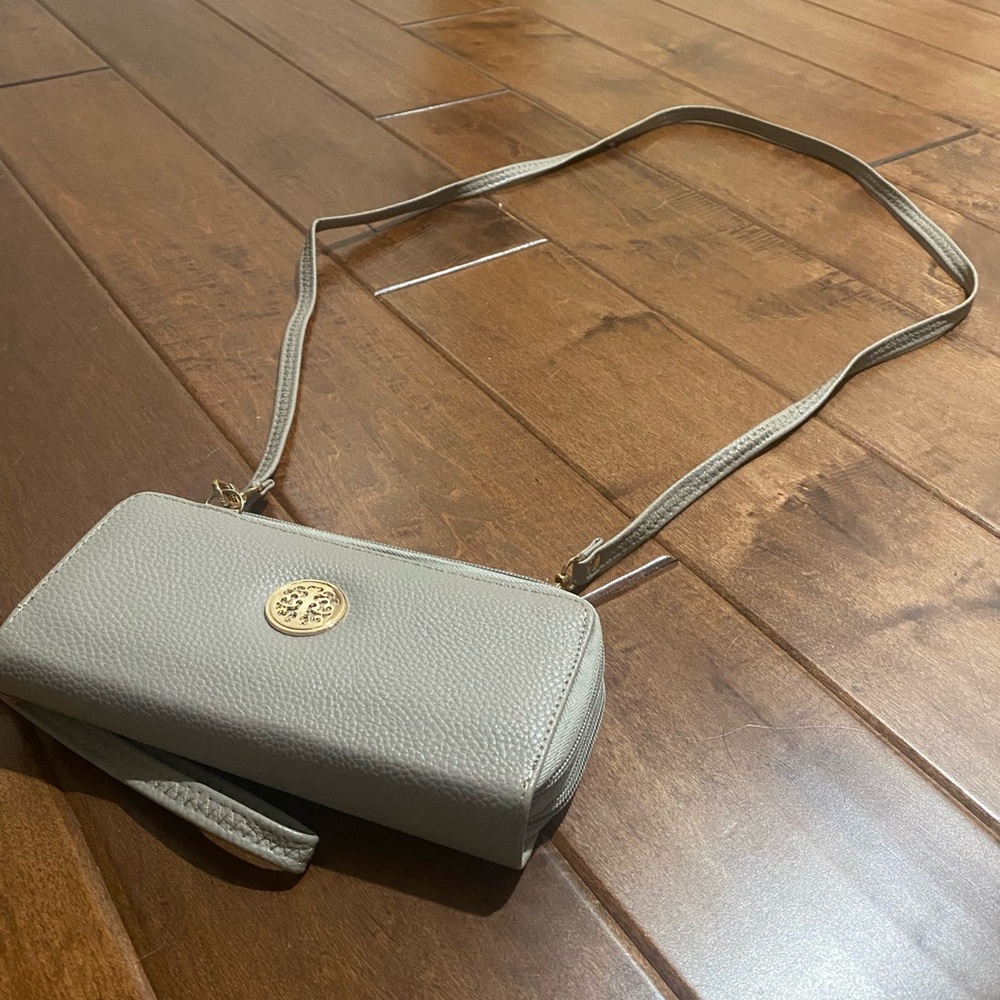 Elegant Pebbled Zip Continental Wallet Crossbody Bag